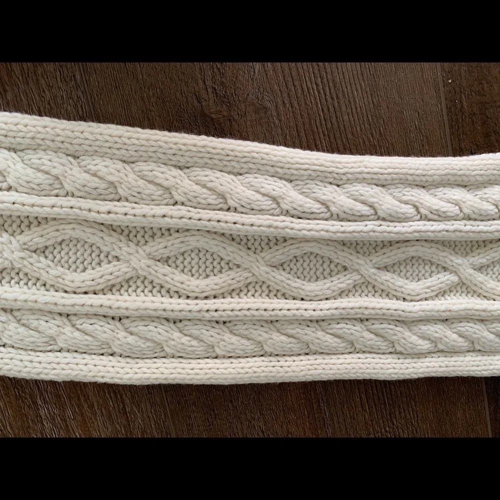 Elegant Cream Cable Knit Scarf